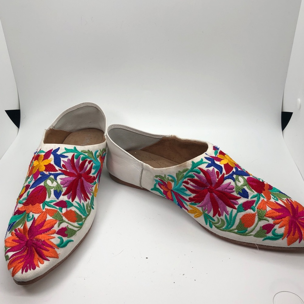 "🌟 Jeffrey Campbell Bohemian-Chic white floral Babouche Flats 🌟 8.5